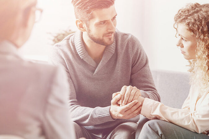 Fallbeispiele Mann und Frau im Gespräch bei der Paartherapeutin