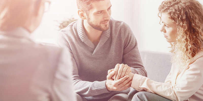 Fallbeispiele Mann und Frau im Gespräch bei der Paartherapeutin